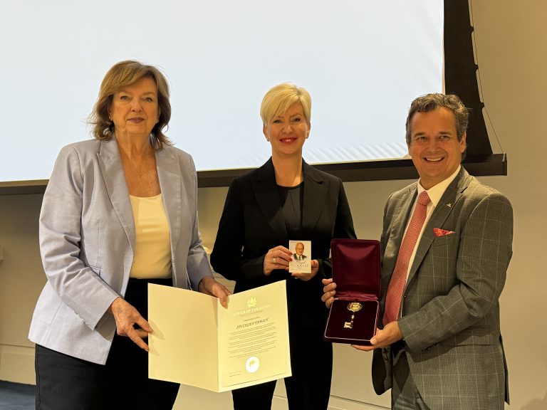 Mayor Carolyn Parrish presents Key to the City in memory of Lloyd Stockley
